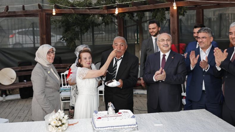 Huzurevinde Tanışarak Evlendiler