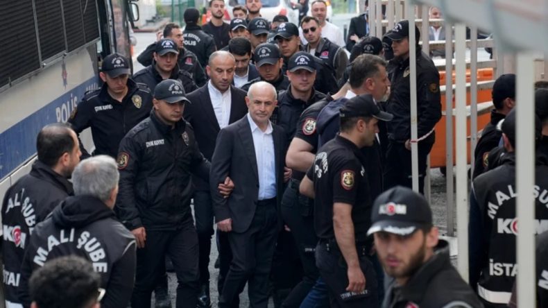İBB Operasyonlarında Tutuklanan 25 Kişi 8 Şehirde 12 Farklı Cezaevine Gönderildi