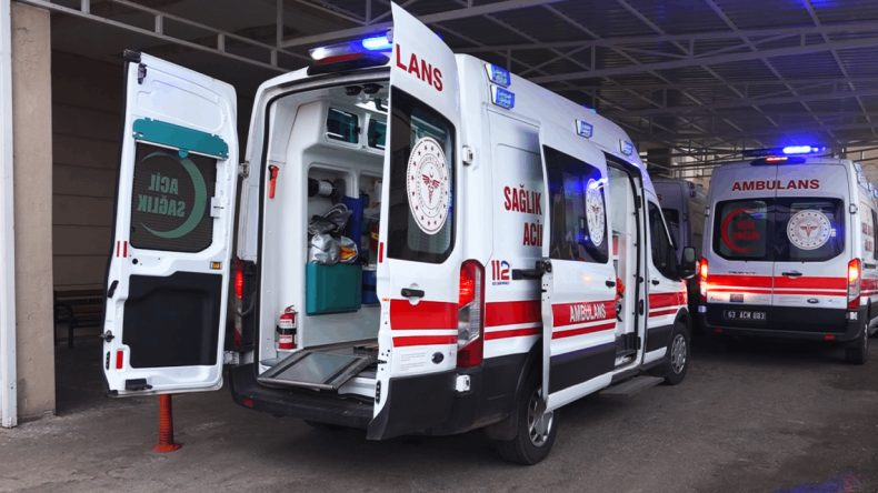 İki Araç Kafa Kafaya Çarpıştı: Çok Sayıda Yaralı Var