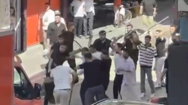İki Grup Arasında Taşlı ve Sopalı Kavga: 3 Yaralı