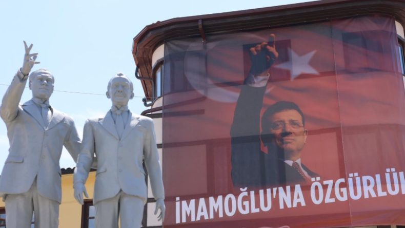‘İmamoğlu’na Özgürlük’ Pankartı Eskişehir’de Dalgalanıyor
