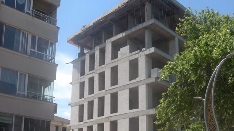 İnşaatın 5’inci Katından Düşen İşçi Ağır Yaralandı