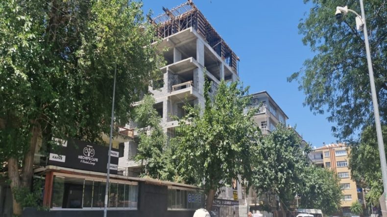 İnşaatın Beşinci Katından Düşen İki İşçi Hayatını Kaybetti