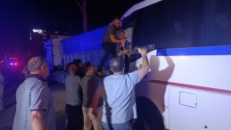 İşçi Servisi Park Halindeki TIR’a Çarptı: 5’i Ağır, 20 Yaralı