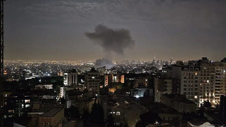 İsrail’den İran’a bomba yağmuru: Tahran’a havadan şiddetli saldırı gerçekleştirildi!