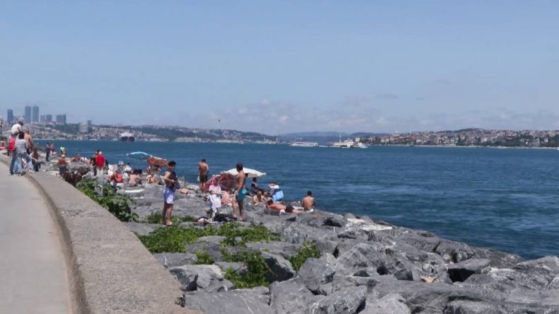 İstanbul Boşaldı, Kalanlar Sahillere Akın Etti