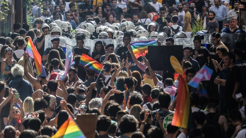 İstanbul'da 'Onur Yürüyüşü' Ablukasına Dair Gelişmeler