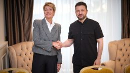 İsviçreli Siyasetçilere İngilizce Konuşma Yasağı Getirildi