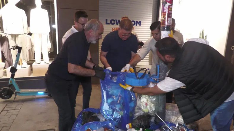 İzmir Büyükşehir Belediye Başkanı Tugay: Çöpleri topladıktan sonra rahat uyudum