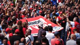 İzmir’de Gerilim Artıyor: Cemil Tugay ‘Halka Sunacağım’ Dedi, İşçilerden Yanıt Geldi