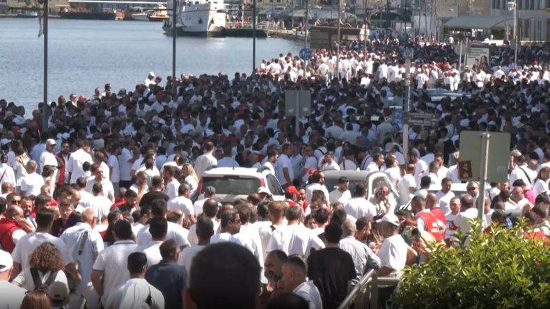 İzmir’de Grev Devam Ediyor! İşçiler Yeniden Masayı İşaret Etti