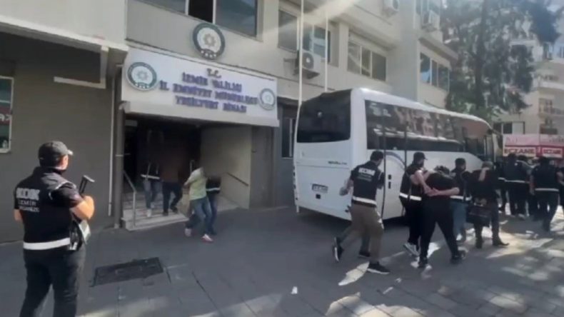 İzmir’de İki İlçede Küçük Hedeflerle Büyük Operasyon: 17 Kişi Tutuklandı
