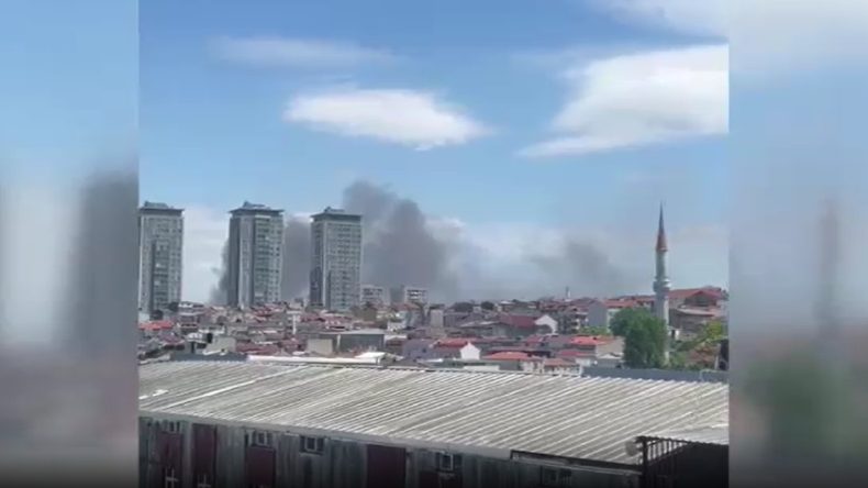 Kapkara Dumanı Kilometrelerce Uzakta Görüldü