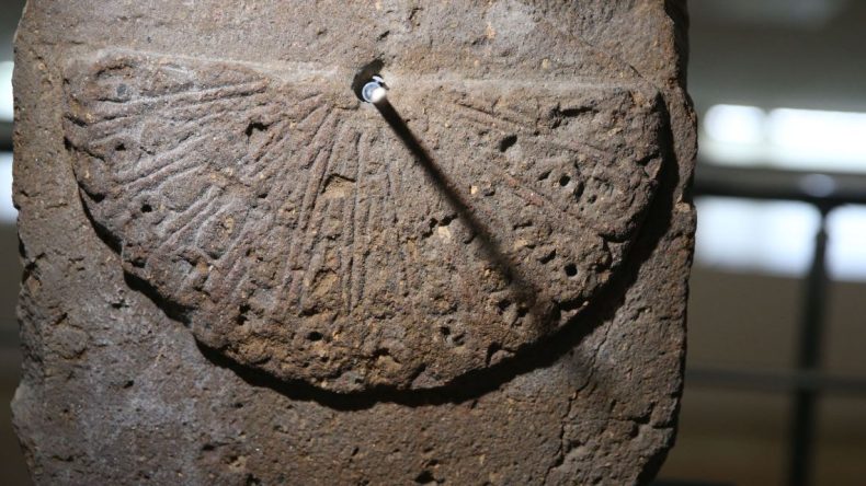 Kars’ta Keşfedilen 1000 Yıllık Güneş Saati İlk Kez Sergilendi