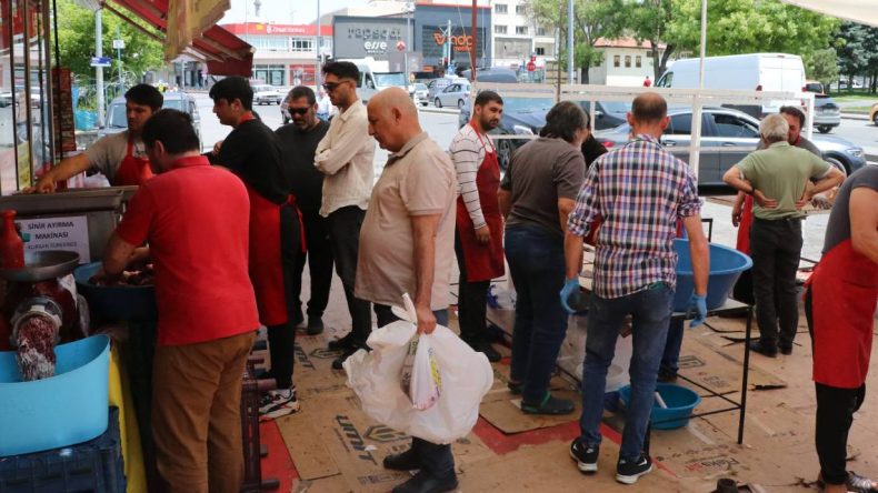 Kasapların uykusuz bayramı! “10 gün doluyuz gece 2’ye kadar çalışıyoruz!”