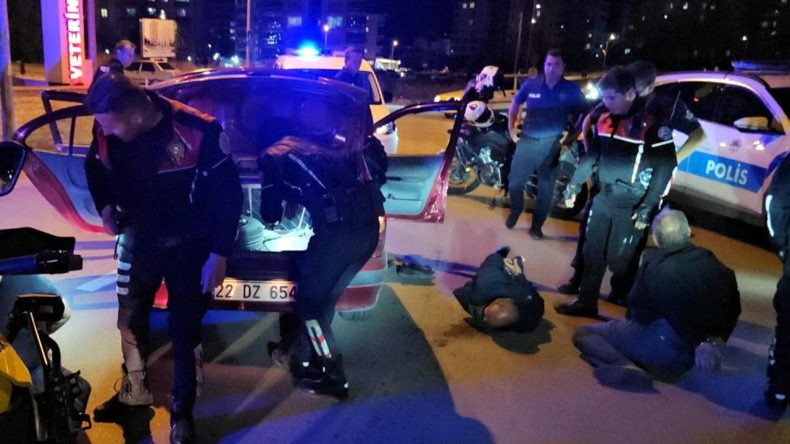 Kelepçe Takılınca Şikayet Etti: ‘Ben Kaçmadım Ki’