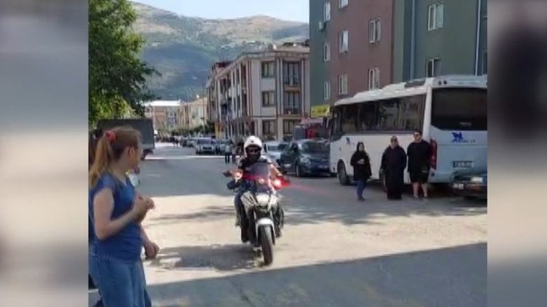 Kimliğini Unutan Öğrenciye Polis Hızır Gibi Yetişti