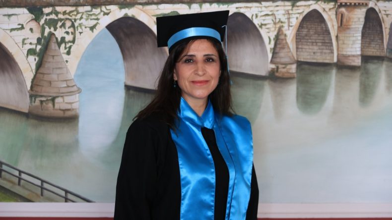Kızına Örnek Olmak İçin Üçüncü Üniversitesini Tamamladı