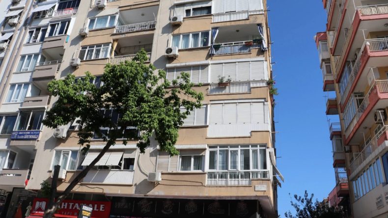 Kolon Patladı! Eşyalarını Alamadan Binalarını Boşalttılar