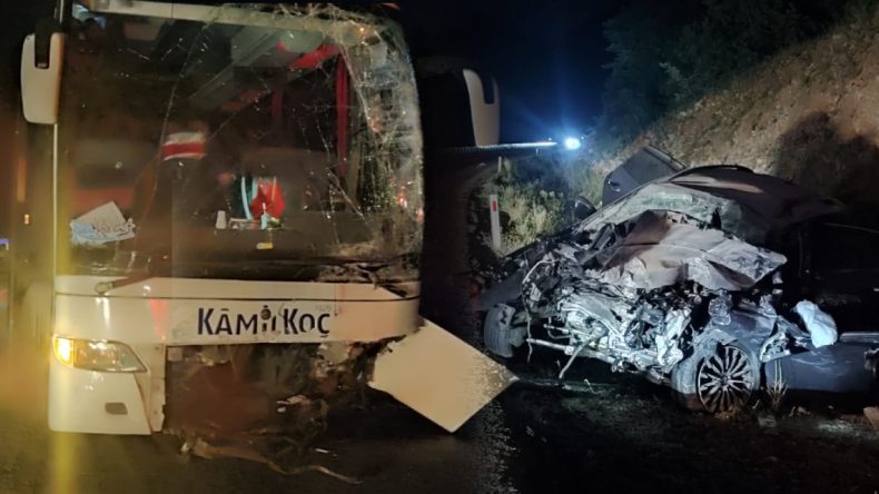 Konya’da Feci Kaza: Otomobil Yolcu Otobüsüyle Çarpıştı, 1 Kişi Hayatını Kaybetti, 8 Yaralı