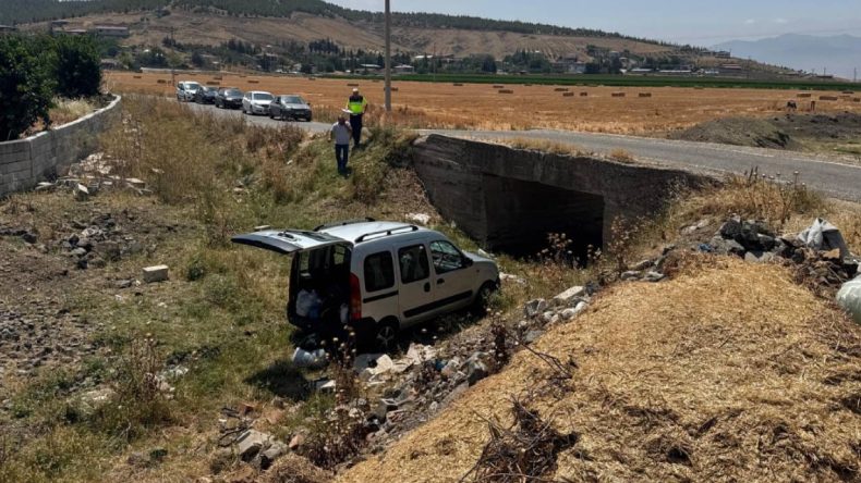 Köprüden Aşağıya Düşen Araçtaki 6 Kişi Yaralandı