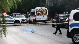 Korkutucu Derecede Tuhaf Olay: Yola Yattı, Bekledi, İki Araç Üstünden Geçti