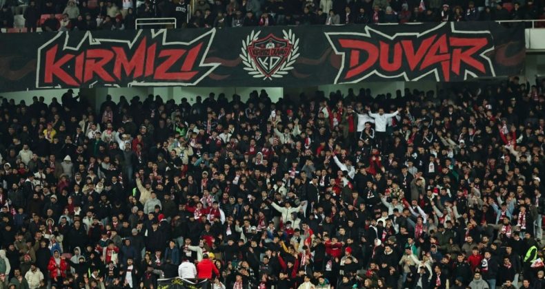 Küme düşer düşmez şampiyon hocaya gittiler
