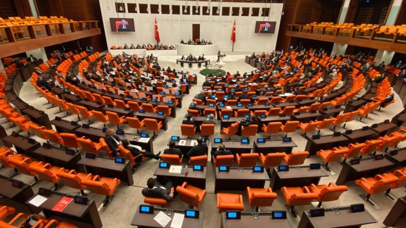 Kurtulmuş: “Meclis’teki partiler katkı vermeye hazır” İYİ Parti’den yanıt geldi