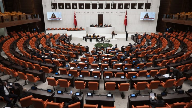 Kurtulmuş’tan Partilere Komisyon Daveti