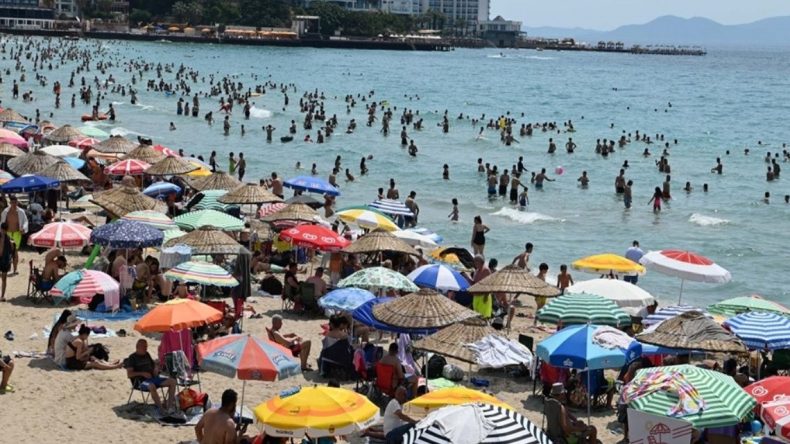 Kuşadası Plajları Kurban Bayramı’nda Yoğunluk Gördü