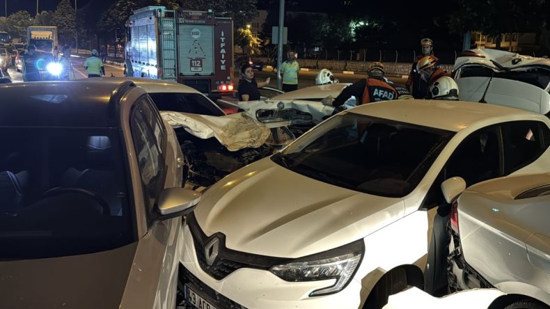 Kütahya’da Zincirleme Kaza: 6 Araç Birbirine Girdi