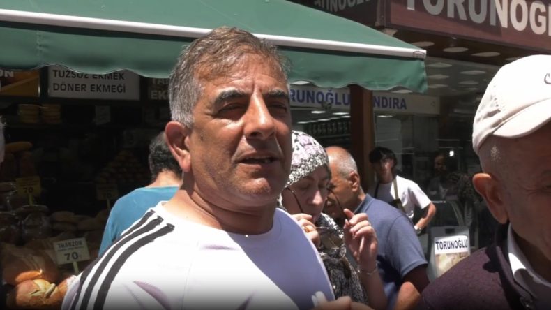 Lafa ‘Tayyipçiyim’ Diye Girdi, Cebindeki Parayı Gösterdi: ‘Oy Vermemek Lazım’