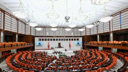 Meclis’e Başvuru Yaparak Kart Aidatını Geri Aldı