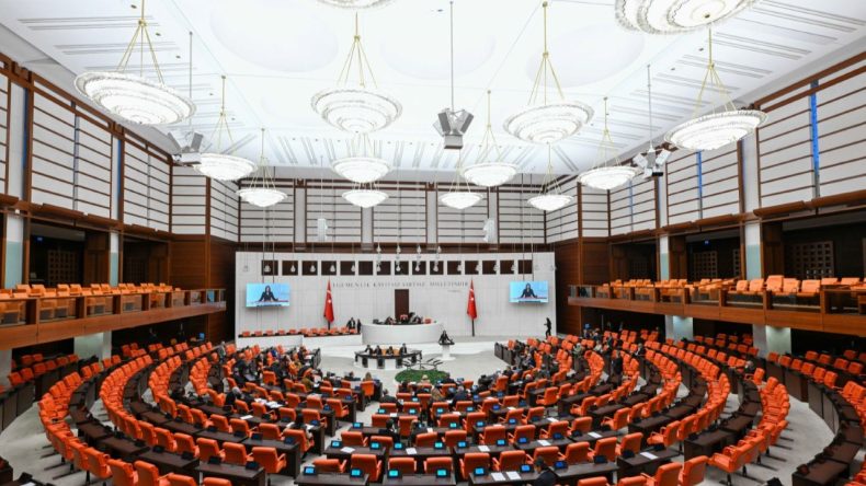 Meclis’e Başvuru Yaparak Kart Aidatını Geri Aldı