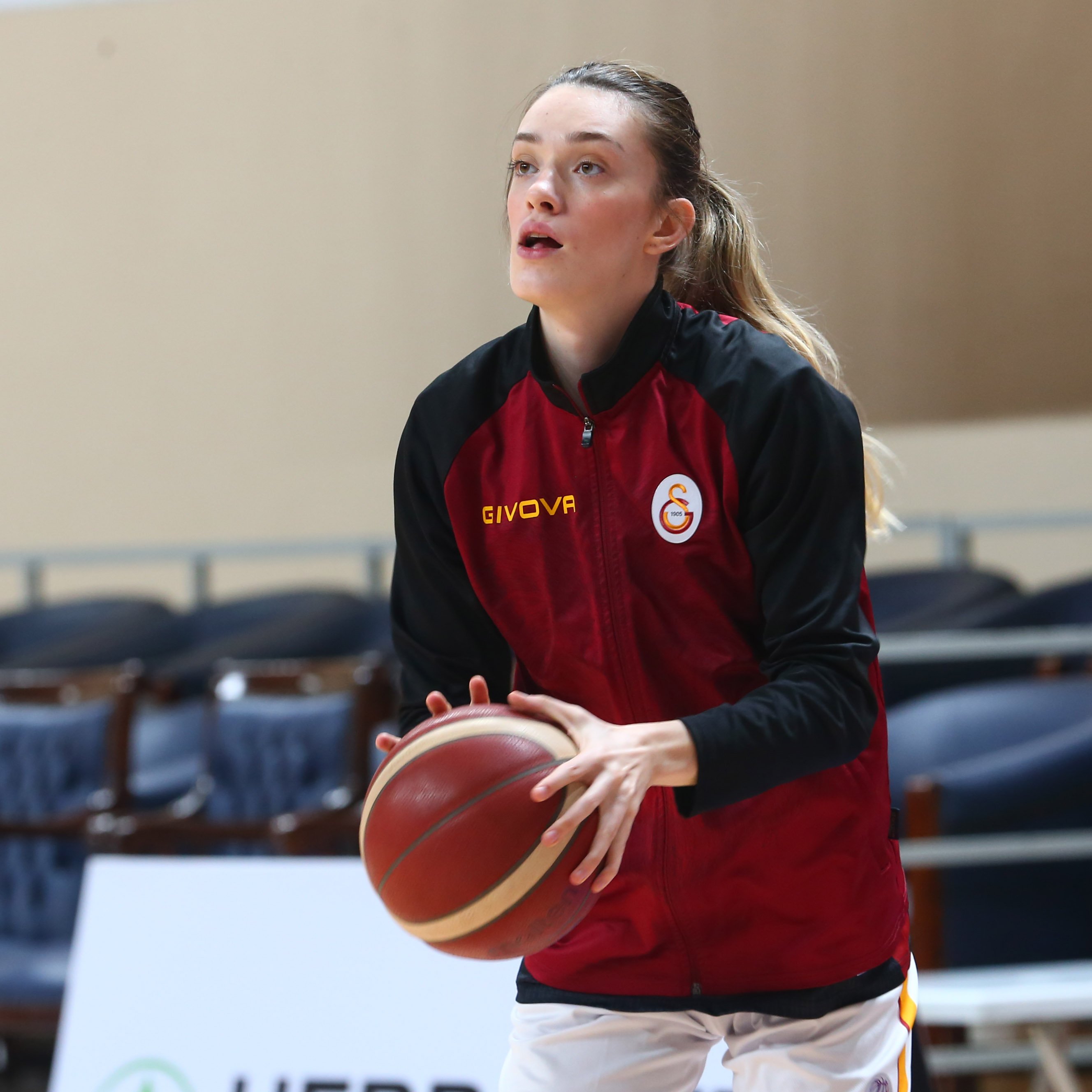 Meltem Yıldızhan Formayla Poz Verdi