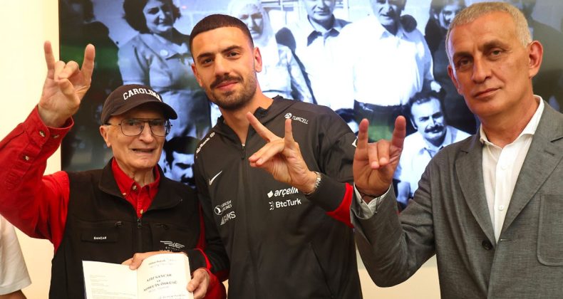 Merih Demiral Fotoğrafın Sırrını Açıkladı