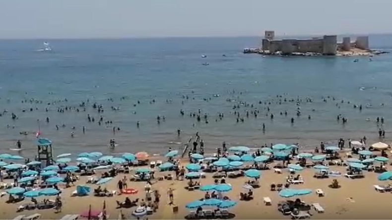 Mersin’de Plajlar Dolup Taştı