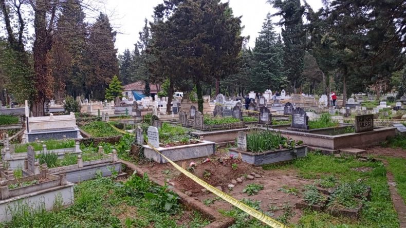 Mezarını Kazdırdı, Bir Gün Sonra Hayatını Kaybetti