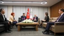 MHP ve DEM Parti’nin Bayramlaşmasında ‘Demli Çay’ Esprisi