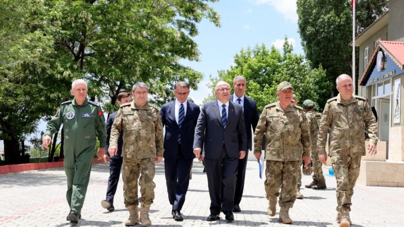 Milli Savunma Bakanı, İran Sınırına İnceleme Gerçekleştirdi
