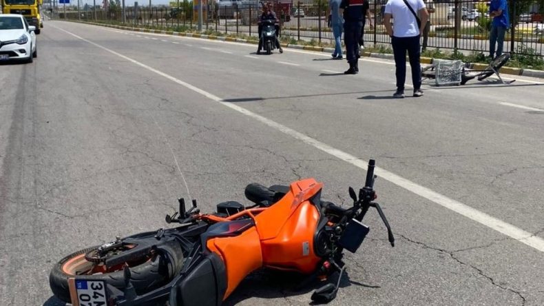 Motosiklet Bisiklete Çarptı: Hayati Tehlikesi Devam Ediyor