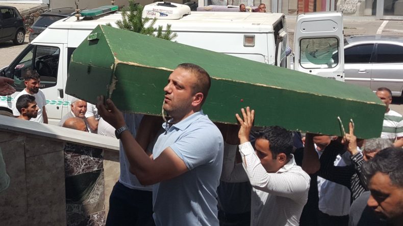 Motosiklet Kazasında Hayatını Kaybeden Öğrenci Bingöl’de Toprağa Verildi