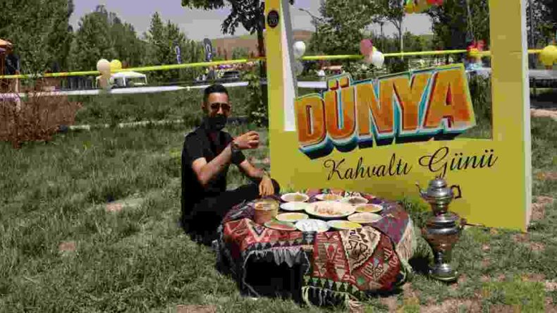 Muradiye Şelalesi’nde ‘Dünya Kahvaltı Günü’ Kutlaması