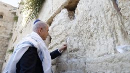 Netanyahu, Trump için Ağlama Duvarı’nda Dua Etti