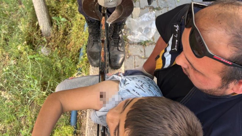Okulu Asmaya Çalışırken Kolu Yaralandı