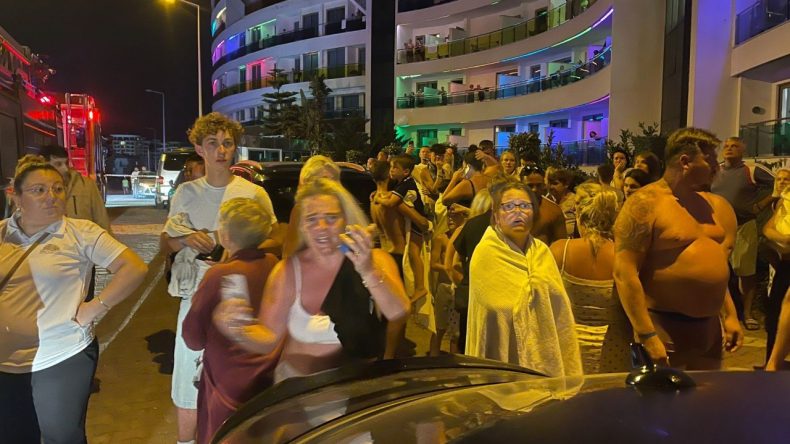 Otelde yangın paniği, 600 turist tahliye edildi