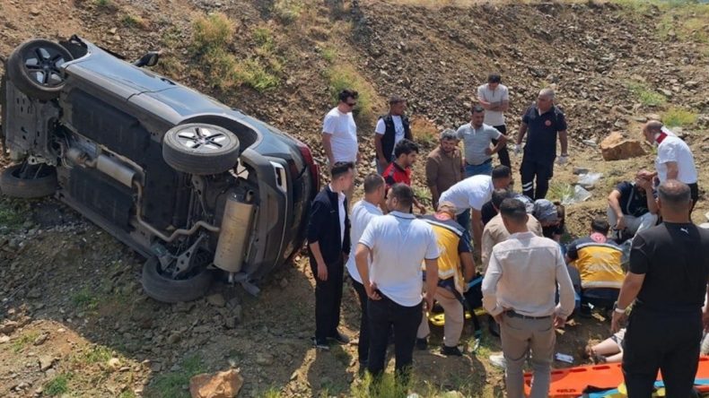 Otomobil Şarampole Devrildi: 5 Kişi Yaralandı