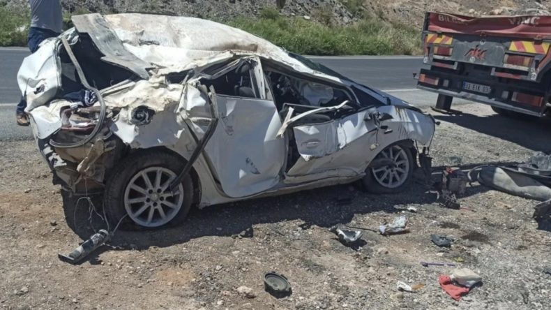 Otomobil Takla Attı, Yolculardan Biri Fırladı