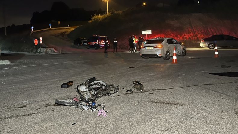 Otomobil ve Motosiklet Çarpıştı: 1 Kişi Hayatını Kaybetti, 2 Kişi Yaralandı