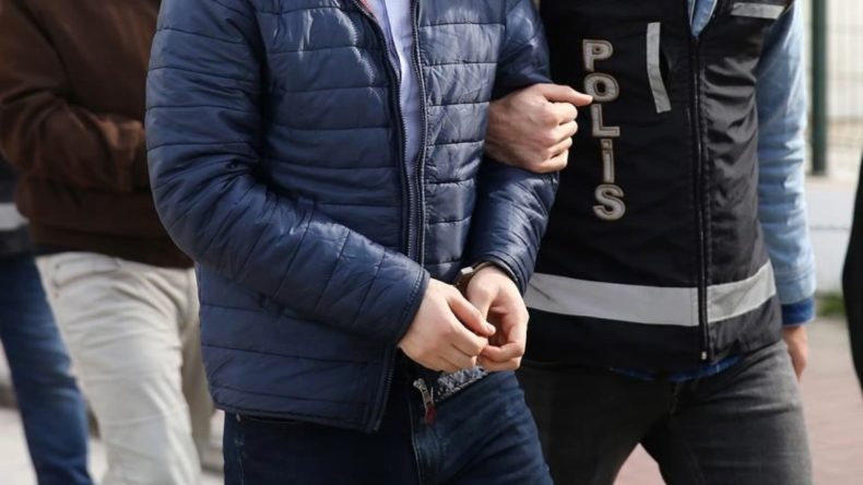 Otomobilinden Kalaşnikof Çıkan Polis Tutuklandı